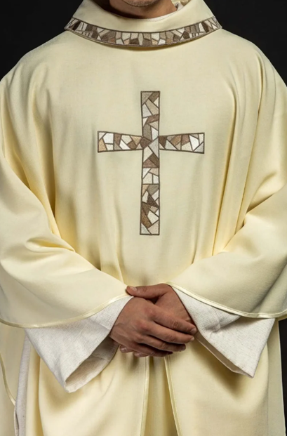 Ornát krémový