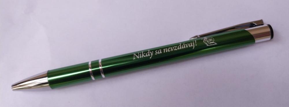 Pero s citátom: Nikdy sa nevzdávaj!